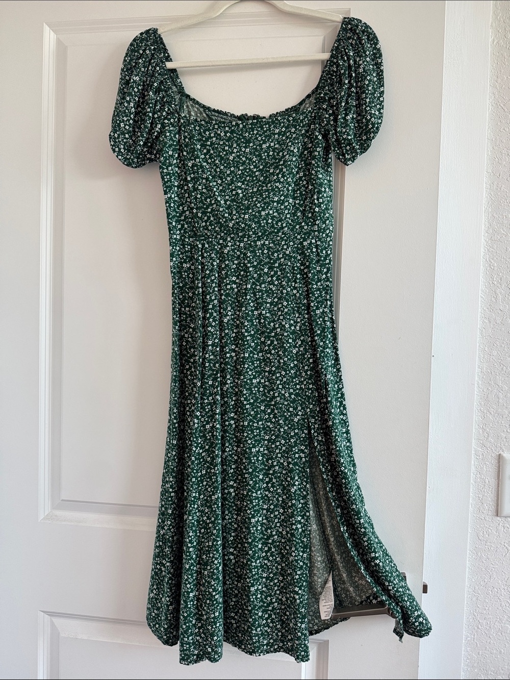 Francesca's Collections Green Floral Puff-Sleeve Midi Dress